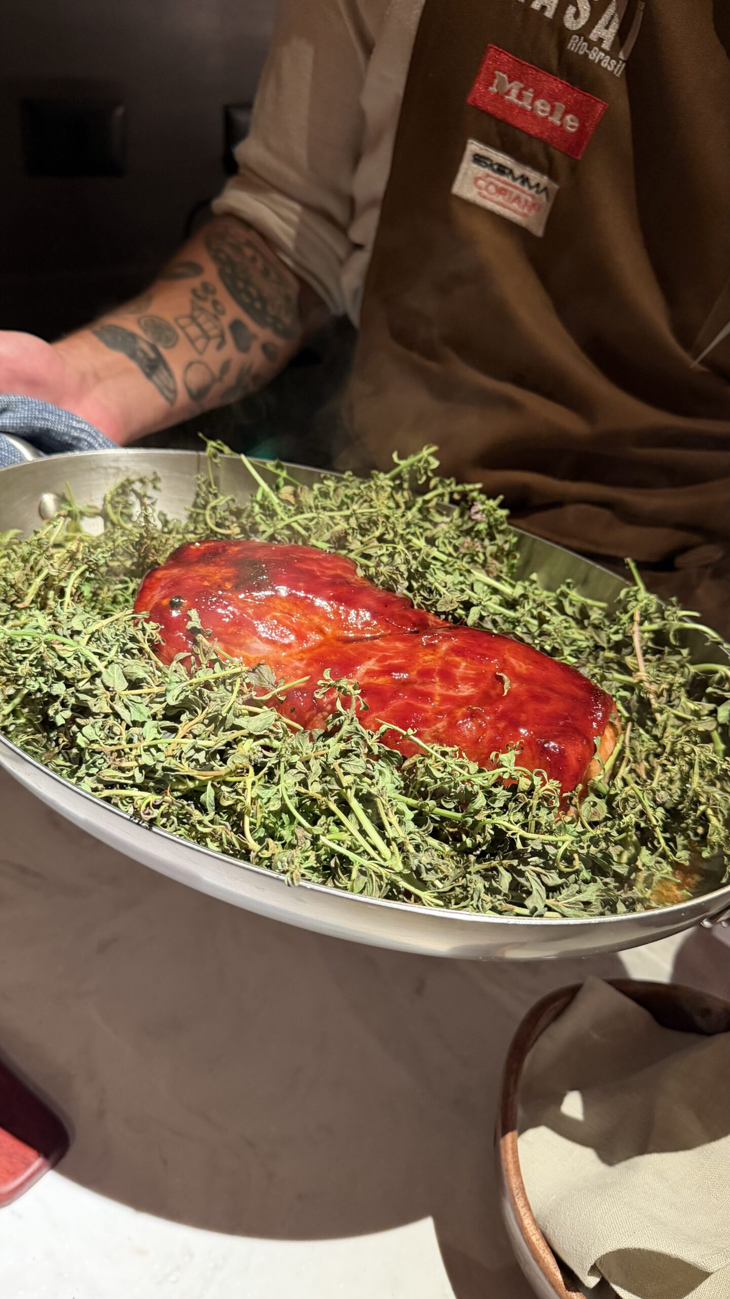 Cerdo brasileño plato de alta cocina en Lasai