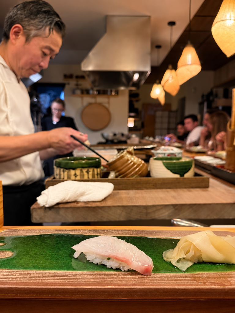 Nigiri servido en la barra de Kappou Makoto Murcia