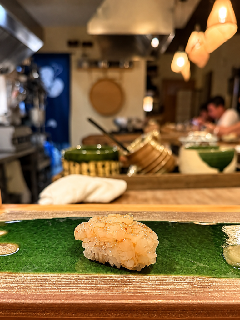 Nigiri de calamar en Kappou Makoto Murcia
